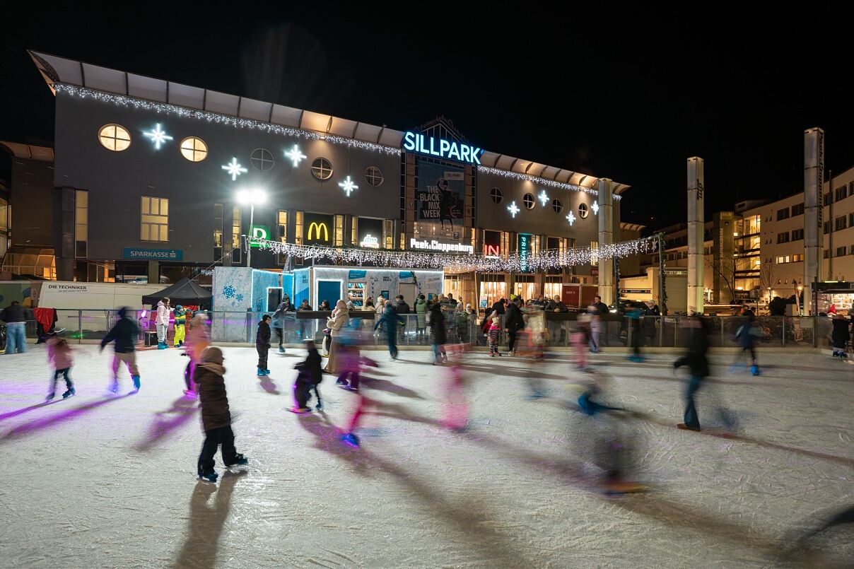 Eiszauber am Vorplatz des SILLAPRK